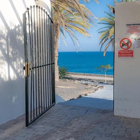 Dom wakacyjny House First Line Of The Sea *