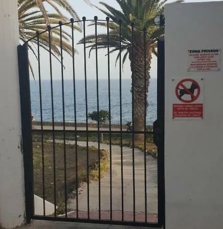 Dom wakacyjny House First Line Of The Sea *