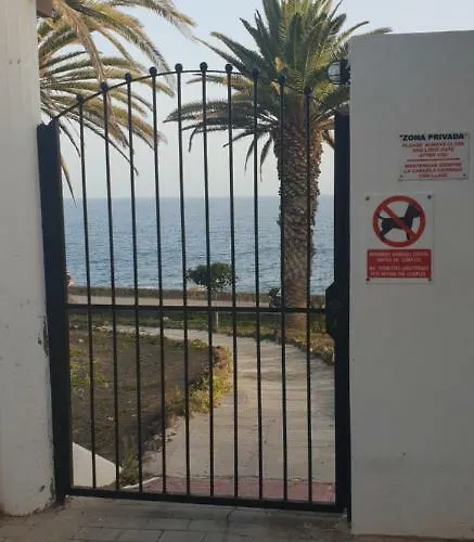 Hébergement de vacances House First Line Of The Sea *