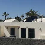בית נופש House First Line Of The Sea *