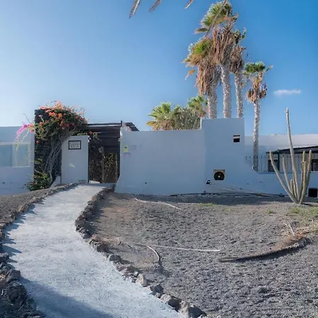 House First Line Of The Sea Ferienhaus