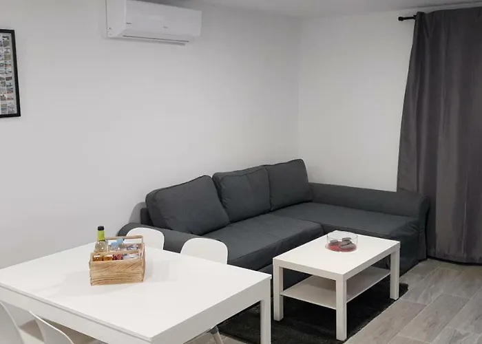 House First Line Of The Sea Nyaraló *